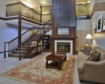 Country Inn & Suites by Radisson, Big Rapids - Big Rapids - Wohnzimmer
