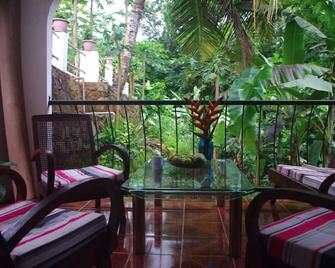 Relaxing in style with Papayaguesthouse - Les Mamelles - Balcon