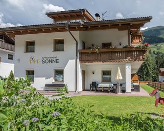 App Sonne Nr 14 - Lutago - Gebouw