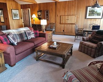Mountain View Chalet in Boone -10 min. to ASU & Downtown; Pet-Friendly - Boone - Salon