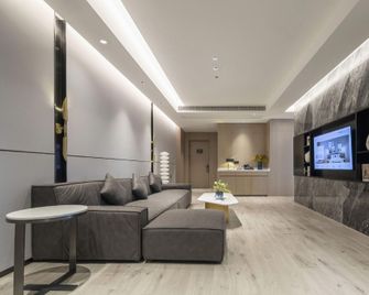 Country Inn & Suites by Radisson Jiujiang Balihu International Automobile City - Jiujiang - Habitación