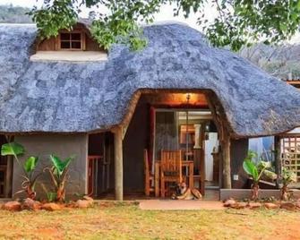 Emahlathini Guest Farm - Piet Retief - Edificio