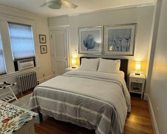 Near Boston Historic two-bedroom with Modern Amenities - Malden - Bedroom