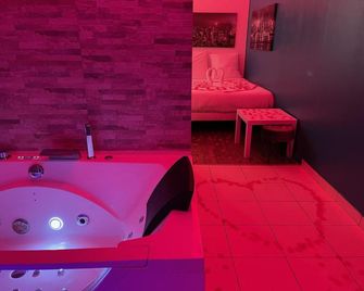 Spa Enzo Appartement Avec Jacuzzi Privatif - Lyon