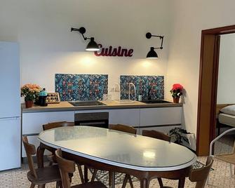 The Villa 'Riviera' large and spacious with beautiful veranda and green garden - Porto Cesareo - Dining room