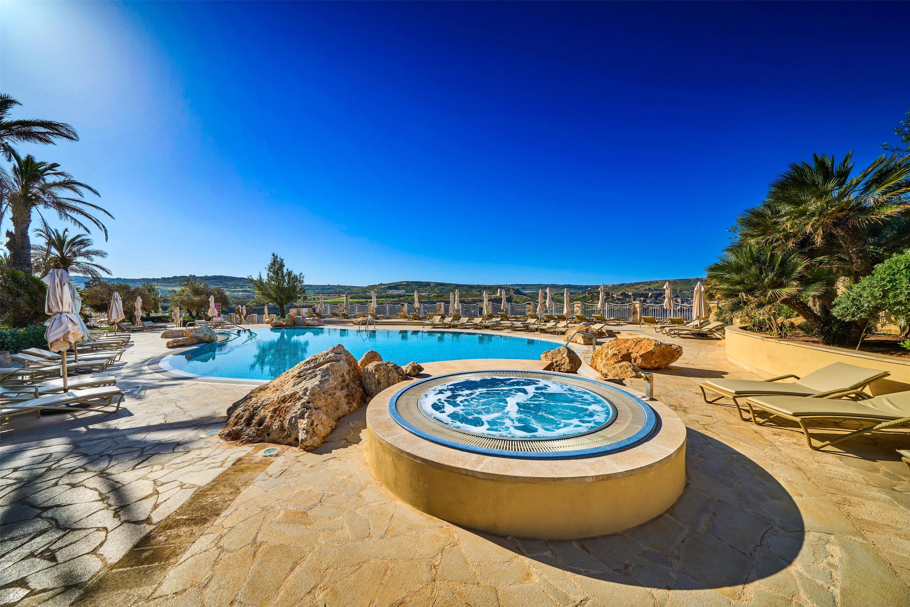 Radisson Blu Golden Sands Resort & Spa, Golden Bay - Mellieha - בריכה