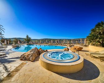 Radisson Blu Golden Sands Resort & Spa, Golden Bay - Mellieħa - Basen
