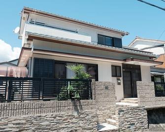 Maruhouse - Nachikatsuura - Building