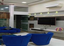 The Diplomat Villa - Thāne - Living room