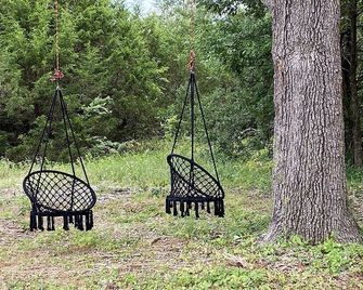 The Arrowhead Tipi Resort - Many Moons - Nomadic Tipis on Lake Tawakoni - Wills Point - Patio