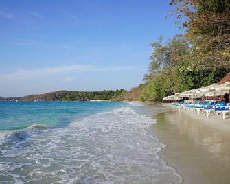 Tok Little Hut - Ko Samet - Strand