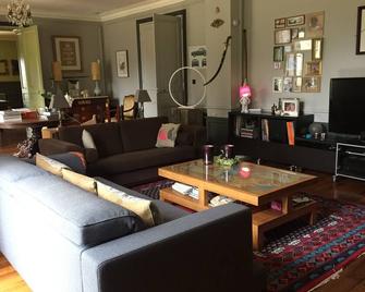 A large family home, ideal for exploring Bourges and the vineyards - Berry-Bouy - Sala de estar
