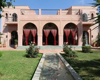 Sumptuous fully staffed holiday villa with private pool - Tameslouht - Building