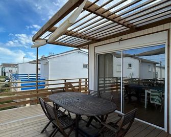 Maison Chalet 200 m de la plage climatisation et Wifi - Gruissan - Balcon