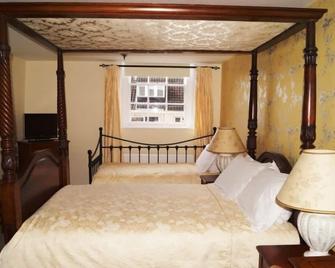 The Old Priory - Radstock - Bedroom