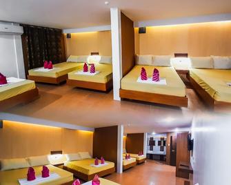 MorongStar Hotel and Resort - Morong - Camera da letto