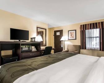 Quality Inn - Barre - Bedroom