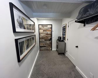 Alaskan Inn and Spa - Ogden - Hallway
