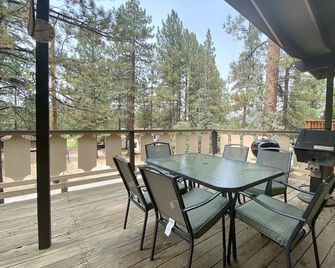 Chalet Georgia - Spacious and cozy home, conveniently close to the heart of Big Bear! - Big Bear Lake - Balcón