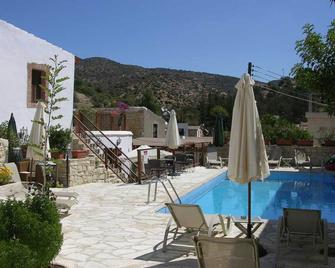 Avalon Village Houses - Limasol - Zwembad