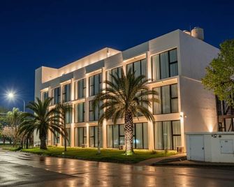 Rm Campana Hotel - Campana - Building