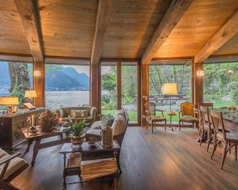 The Writer's Nest Waterfront Villa by Rent All Como - Faggeto Lario - Wohnzimmer