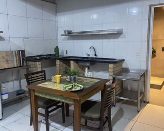 Casa de férias perto da praia em Meia Praia, Navegantes-SC - Navegantes - Kitchen