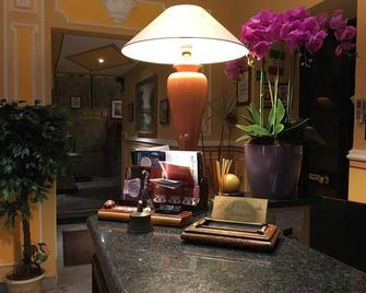 Hotel Amadeus - Caserta - Lobi