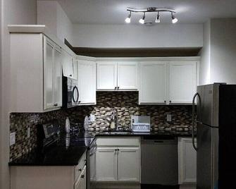 Heritage Home away from home - Fort McMurray - Kitchen