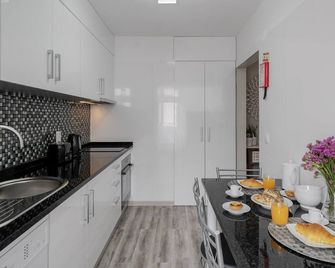 Alegria III By An Island Apart - Funchal - Cocina