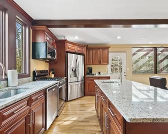 Sunset Estate in the Catskills - Monticello - Kitchen