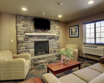 Cobblestone Inn and Suites - Bottineau - Bottineau - Sala de estar