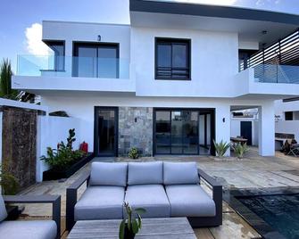 Magnifique villa avec piscine - Grand Baie - Building