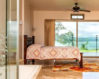Beautiful Condo Suite 3b/2b In Lake Arenal - Tilarán - Habitación