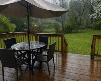 Private Retreat ranch house in South Amherst - Amherst - Terasa