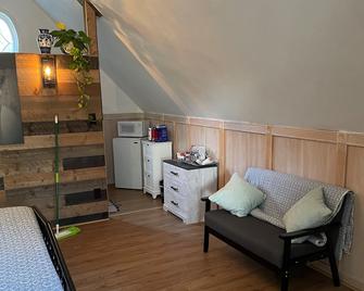 Unique Experience on a Working Alpacas Ranch. - Lincoln - Living room
