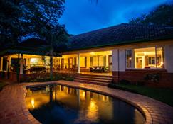 Livingstone Lodge - Victoria Falls - Pool
