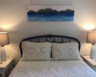 Bar Harbor Village, Acadia National Park! - Bar Harbor - Bedroom