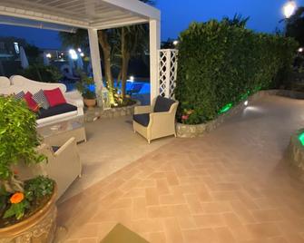 Capri Bougainville Luxury Boutique Hotel - Anacapri - Patio