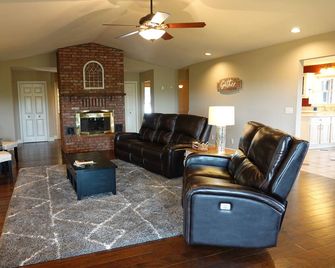 Riverview home at Mt. Ida with spectacular views - Mount Ida - Sala de estar