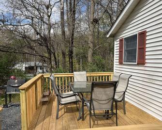 Echo Valley Cottages - East Stroudsburg - Patio
