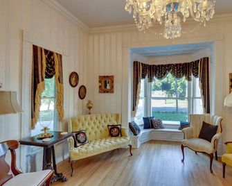 Walk to The Square! Historic Lawrenceburg Home - Lawrenceburg