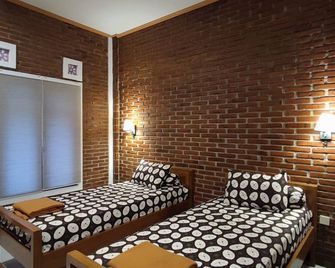 Genthong Homestay - Borobudur - Camera da letto