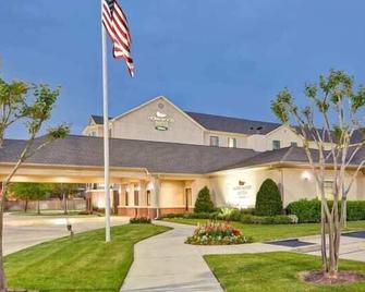 2 Connecting Suites at a Hotel - Houston - Building