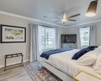 Discover relaxation in Marietta's cozy 3-bedroom cabin near WinStar - Marietta - Bedroom