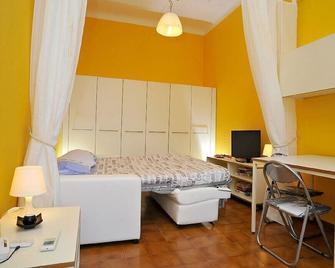 Appartamento Gilberto: A cozy and welcoming studio apartment situated at a short distance from the shores of Lake Como, with Free WI-FI. - Bellagio - Bedroom