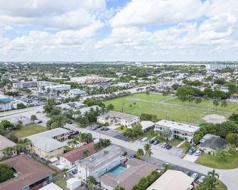 Pompano Beach Pointe Residences - Pompano Beach - Building