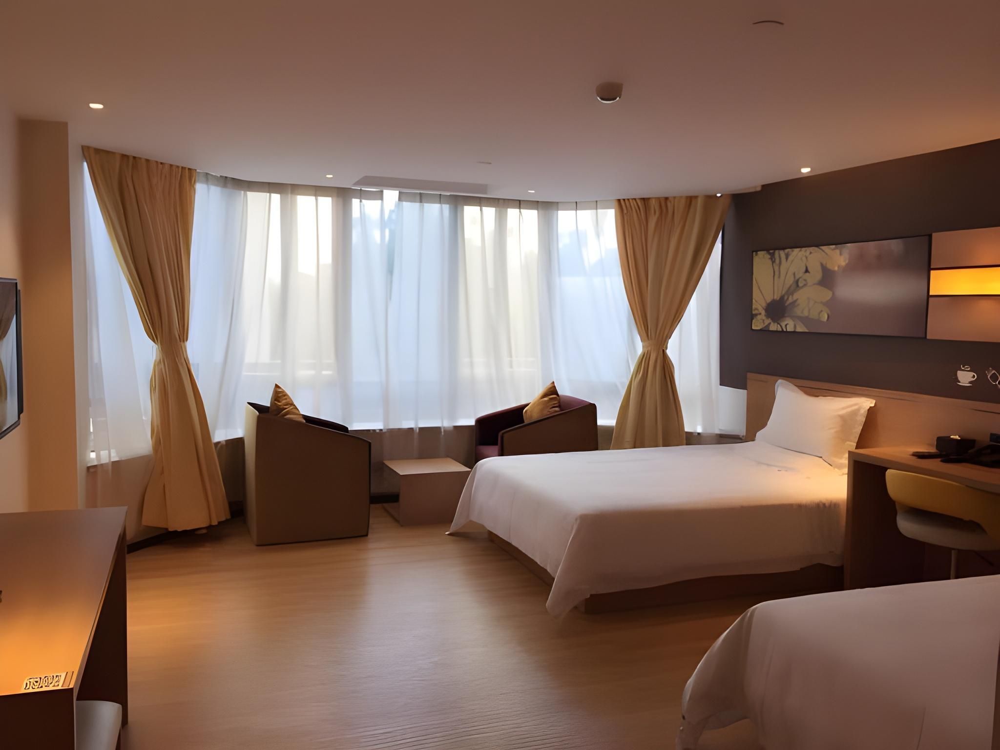 Iu Hotel Urumqi Railway Railway Bureau Metro Station thumbnail 3