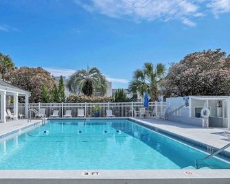 Private Gated Community 2BR Condo Close to Beach - Shalimar - Piscina