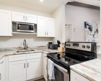 The Hideaway at Lake Ridge 3 - פורט לודרדייל - מטבח